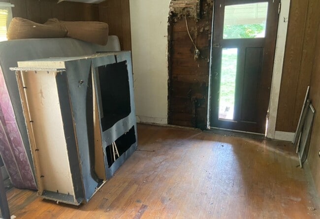 Building Photo - Now Available!  In Town! - $390 Month / $800 Down