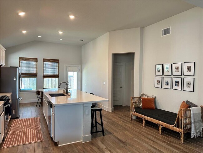 Building Photo - 8600 Cumbrae Ln