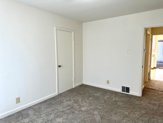 Building Photo - Hidden Gem in Downtown South City