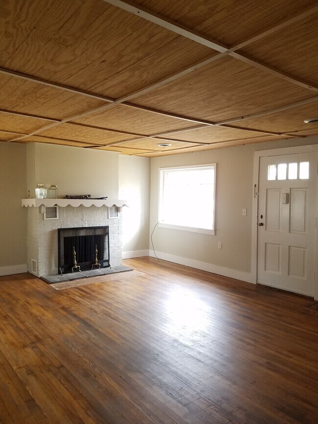 Building Photo - 3Br all on 1 floor!