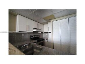 Building Photo - 540 Brickell Key Dr