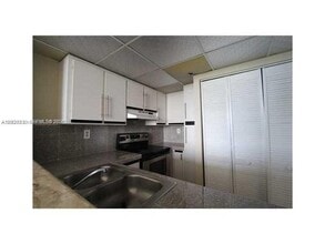 Building Photo - 540 Brickell Key Dr