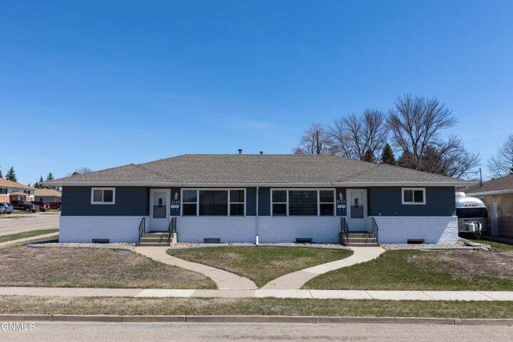 Primary Photo - 2121 Catherine Dr