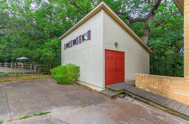 Building Photo - 2500 W Rollins Rd
