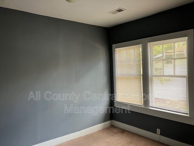 Building Photo - 506 15th St N