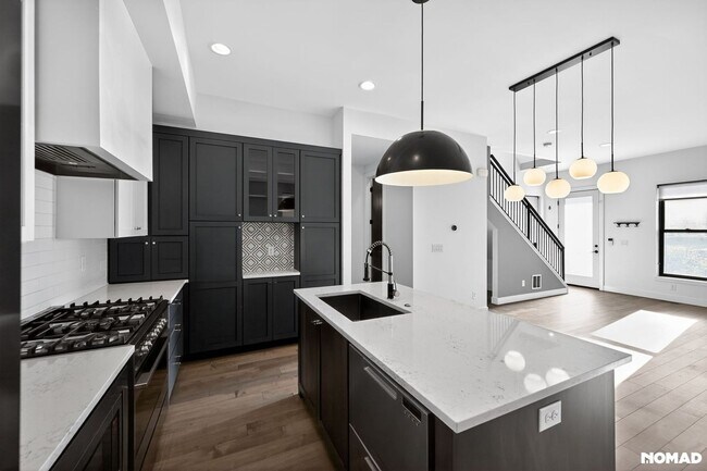 Foto del edificio - 1 month FREE rent RINO/3-Bed, 3.5-Bath townhouse