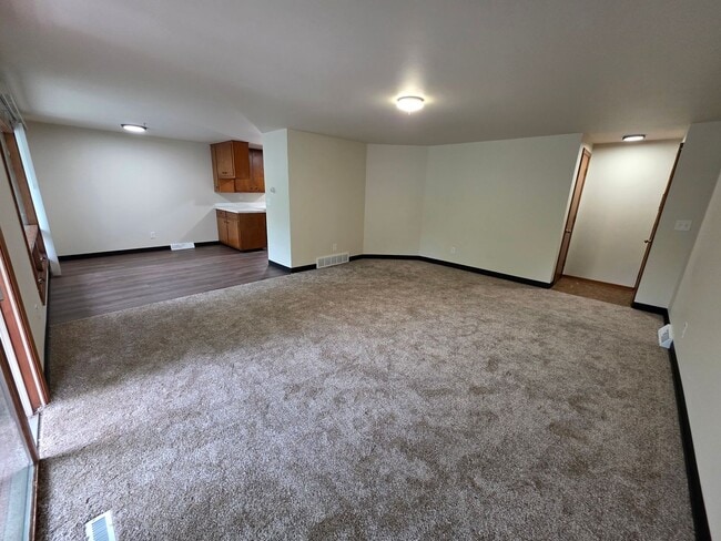Building Photo - 3036 Albert Dr