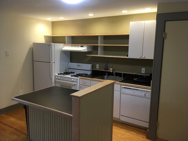 kitchen island - 1604 Lancaster St