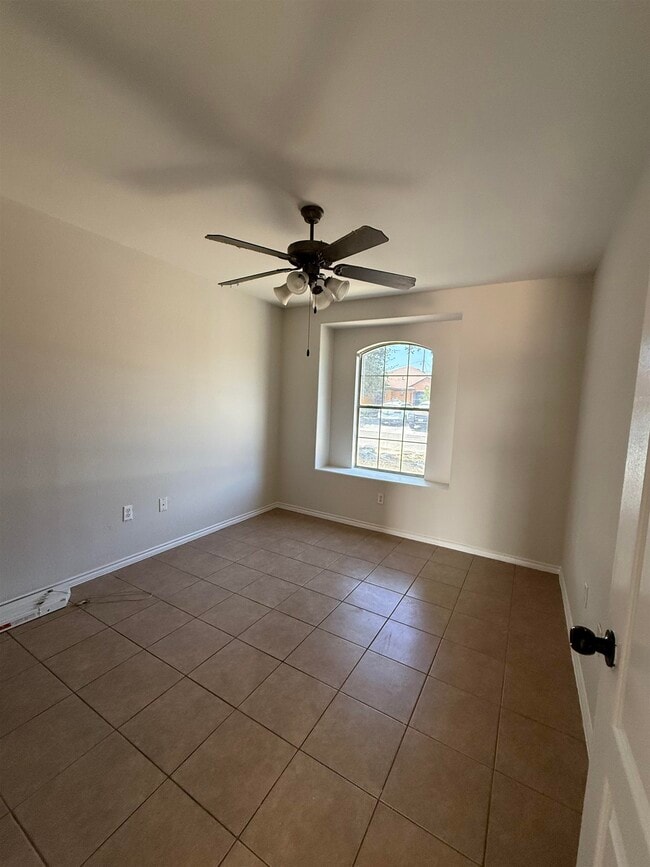 Building Photo - 227 Girasol Ct