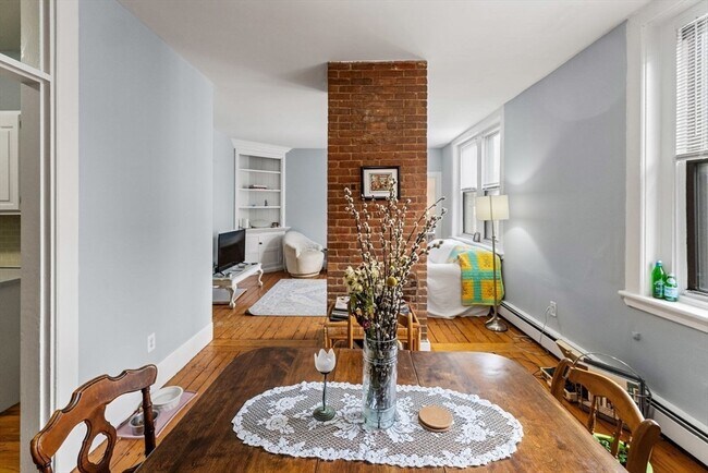 Building Photo - 2 Pearl St Pl