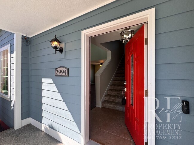 Foto del edificio - Spacious Bremerton Retreat with Designer Kitchen, Large Fenced Yard & Primary Suite