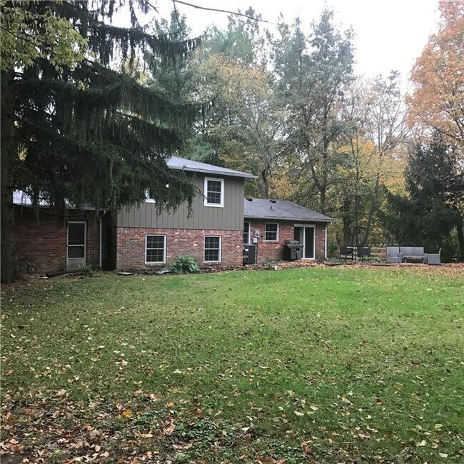 Building Photo - 1524 Woodside Dr