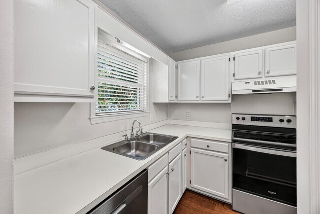 Foto del edificio - 850 Colony Dr