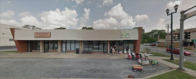 Vista frontal del edificio - 18675 Dixie Hwy