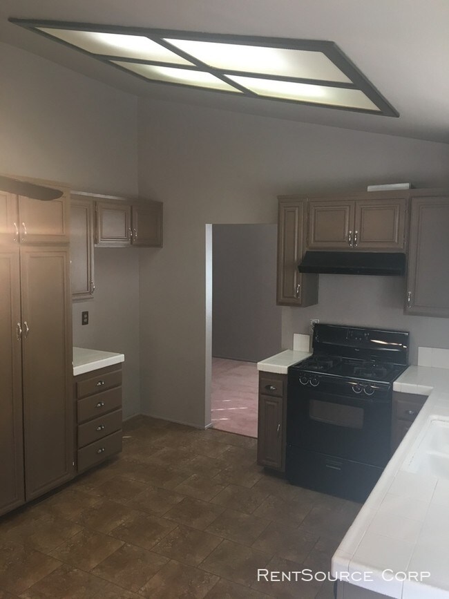 Building Photo - 4 Bed, 3 Bath Home in Palmdale