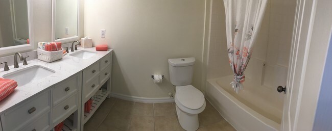 En-suite bathroom #1 - 325 E Church St