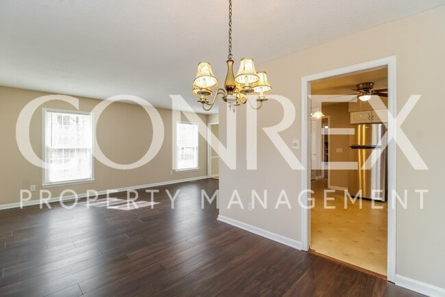 Building Photo - Bright and Sunny 3 Bedroom!