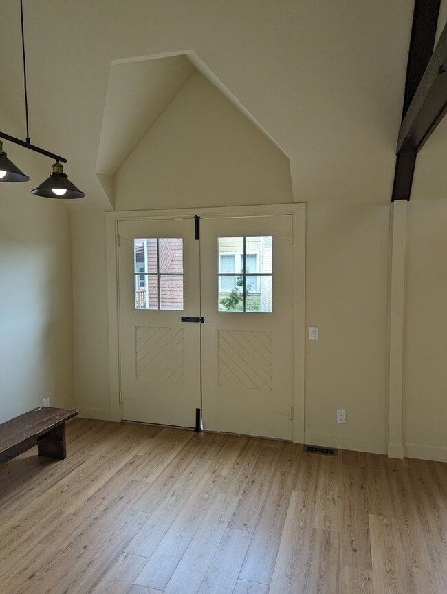 Building Photo - Cole Valley designer special! Meticulously...
