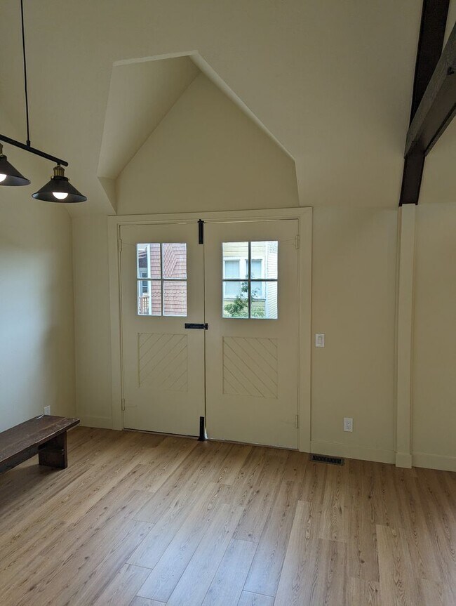 Foto del edificio - Cole Valley designer special! Meticulously...