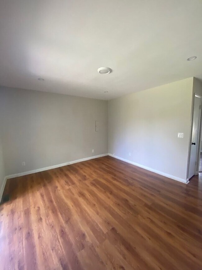 Foto del edificio - 7316 VanGrayson~ Cliffdale Pointe ~ 2 WEEK...