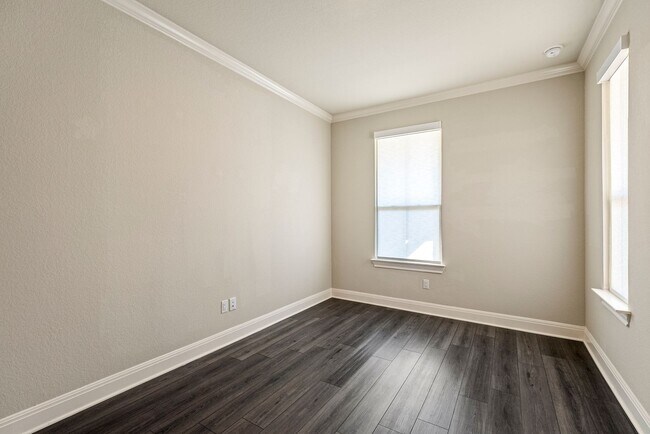 Foto del edificio - Luxurious 3 bedrooms 2.5 bathrooms home in Buda!!!