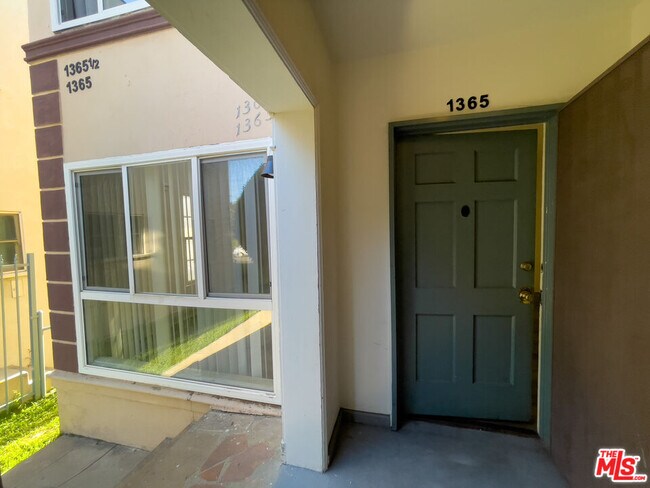 Foto del edificio - 1365 Masselin Ave