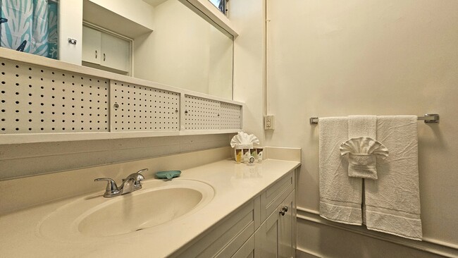 Building Photo - 432 Nmhana St