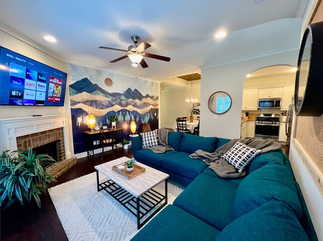Den - 3850 Grants Ln