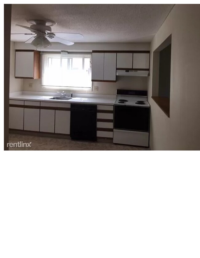 Building Photo - 104 Village Dr