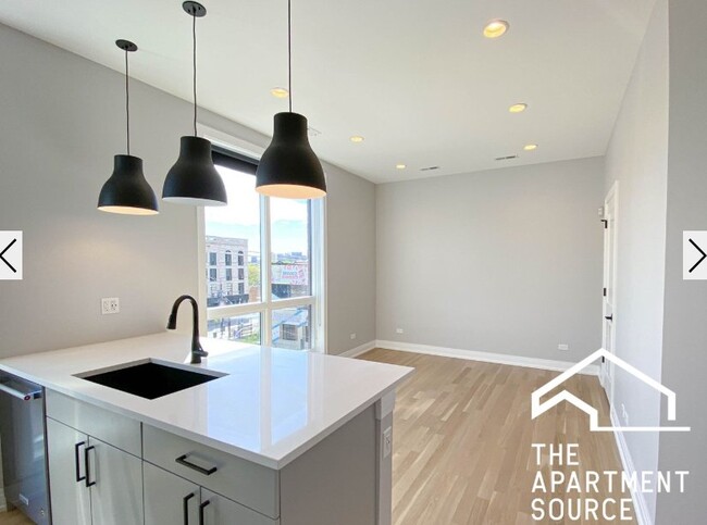 Photo - 1050 W Cornelia Ave Apartment