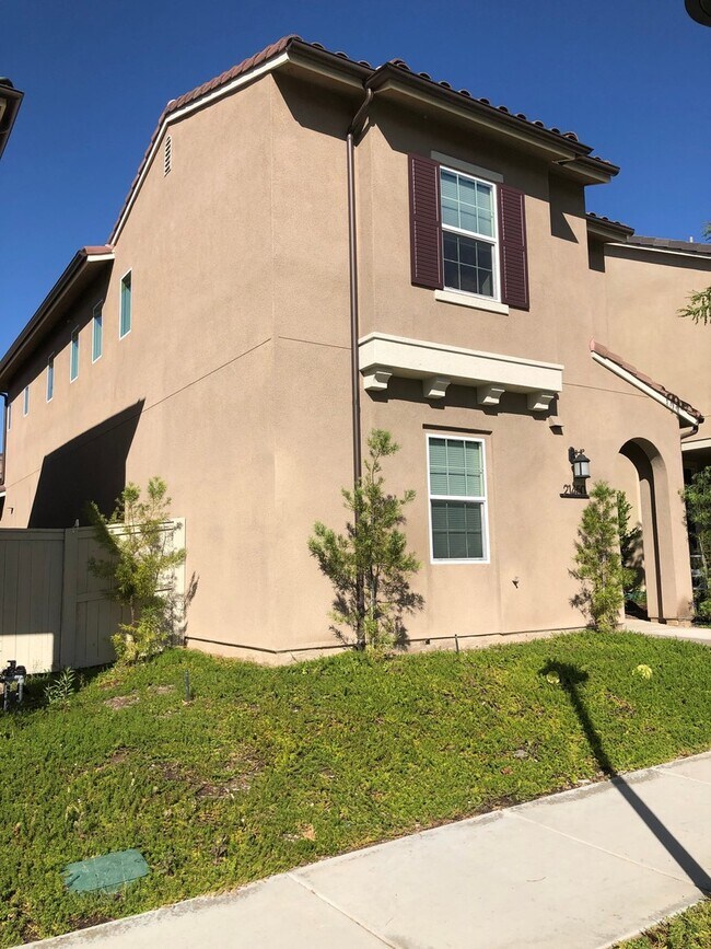 Foto del edificio - Beautiful 4 Bed 3 Bath Home In Harmony Gro...