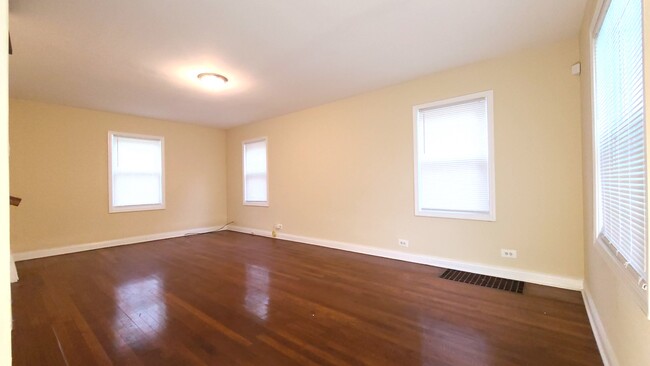 Living Room - 10107 S Paxton Ave