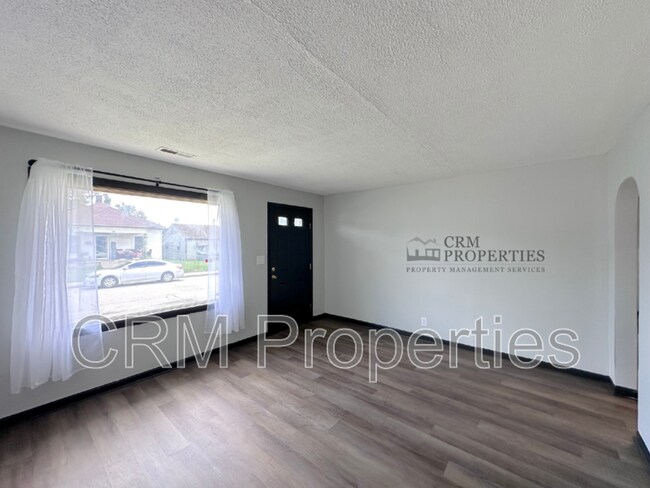 Foto del edificio - 1034 E Elm St