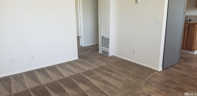 Foto del edificio - 565 Roberts St