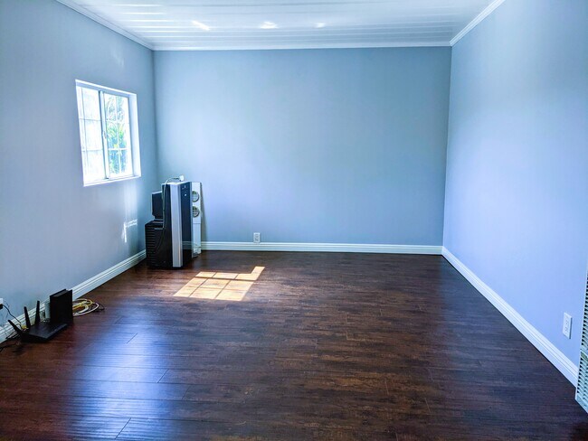 Foto del edificio - 2429 Hillcrest Dr