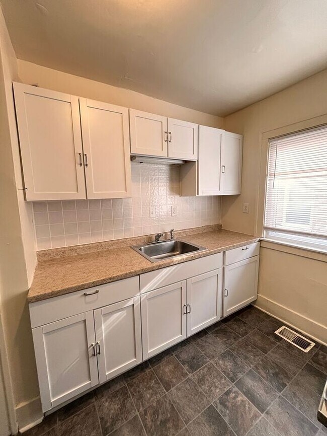 Building Photo - Cozy and Bright 2-Bedroom Duplex with Fire...