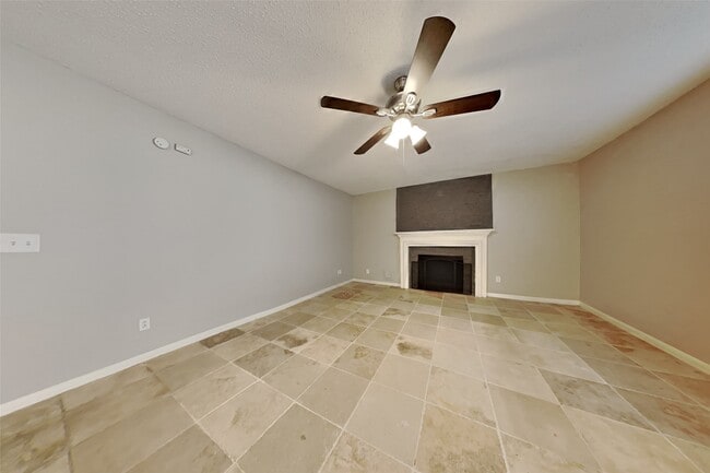 Foto del edificio - 17322 Harmony Hill Dr