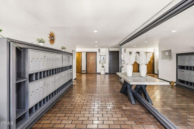 Foto del edificio - 1215 N Olive Dr