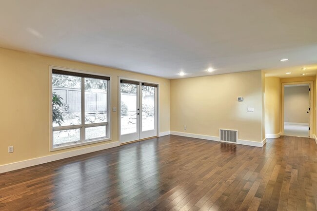 Foto del edificio - CLICK "REQUEST A TOUR" NOW!