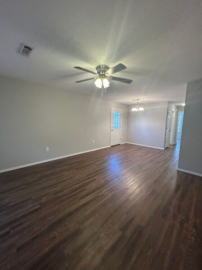 Foto del edificio - 5709 Michael Cole Ln