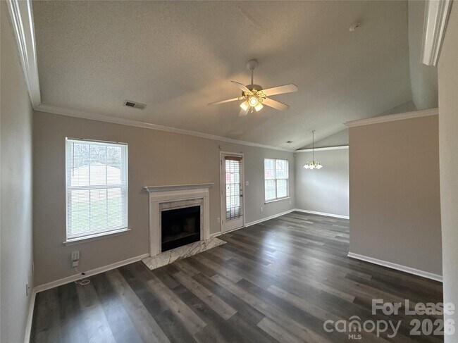 Foto del edificio - 1511 Hudson Graham Ln