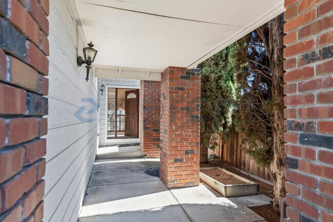 Foto del edificio - 2030 Laurel Canyon Ct