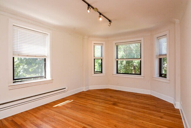 Foto del edificio - 2328 N Rockwell St