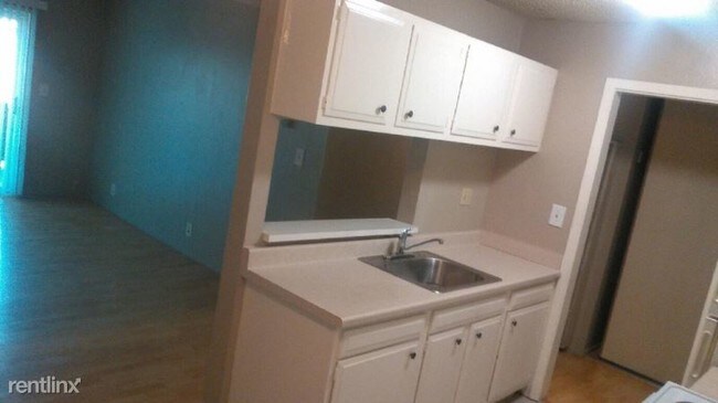 Building Photo - 1 br, 1 bath Apartment - 1399 Pacific Ave