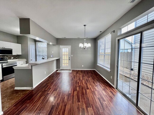 Foto del edificio - Stunning Castleton Condo