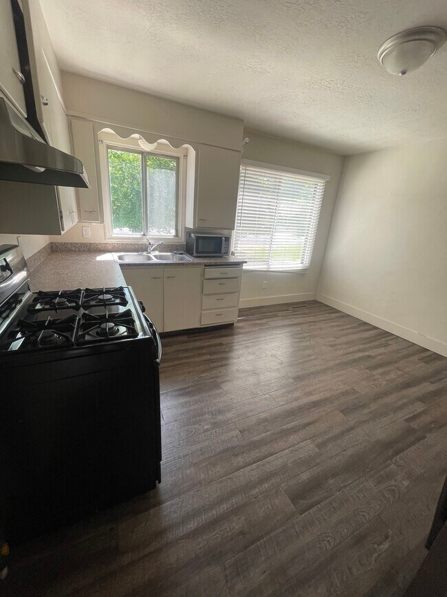Building Photo - 319 N 300 W