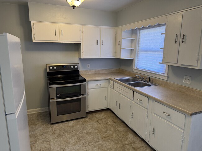 Building Photo - 3428 Fern Lea Rd