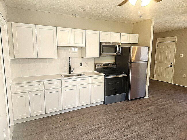 Building Photo - Charming 2 bedroom 1 bathroom Holly Hill home