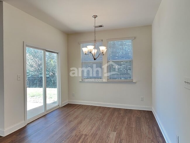 Building Photo - 245 Lake Vista Dr