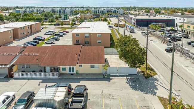 Building Photo - 330 W 74th Pl